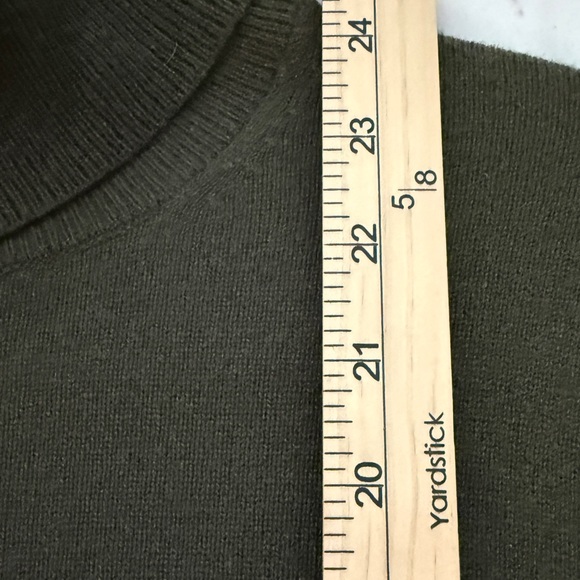Lafayette 148 NY 100% Cashmere Turtleneck Sweater Pine Green Metallic Trim M - Picture 8 of 8